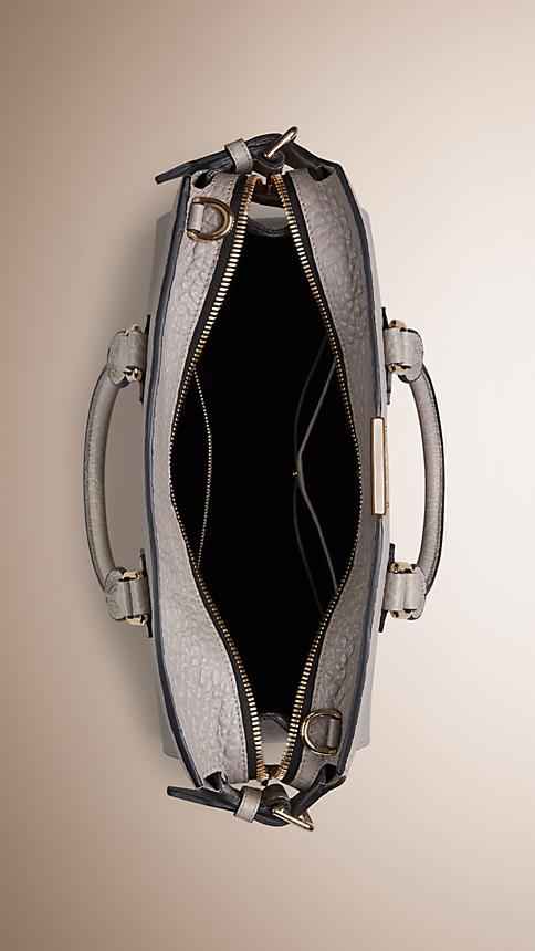 BURBERRY THE MEDIUM CLIFTON IN SIGNATURE GRAIN LEATHER