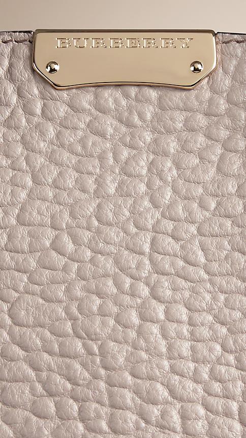 BURBERRY THE MEDIUM CLIFTON IN SIGNATURE GRAIN LEATHER